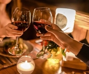 Chọn Rượu Vang Trắng Hay Rượu Vang Đỏ Cho Buổi Hẹn Hò